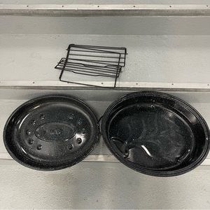 VINTAGE Enameled Black Speckled‎ Large Roasting Pan with lid.
